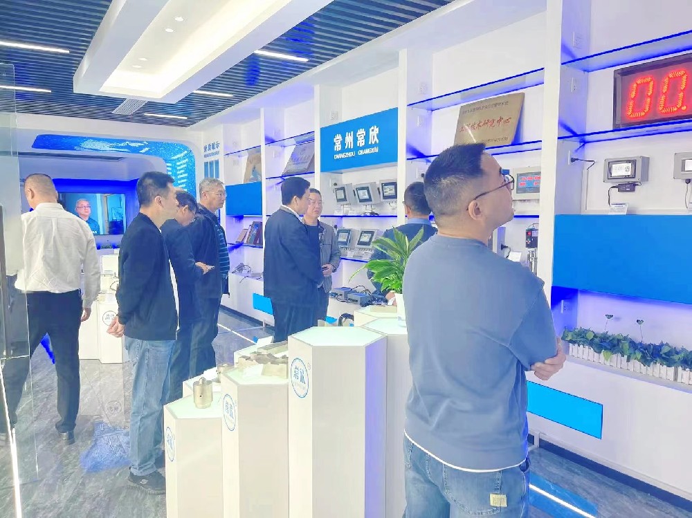 熱烈祝賀中國重型機械工業(yè)協(xié)會橋式起重機專業(yè)委員會九屆八次理 事會暨十屆一次會員大會在江蘇省常州市召開順利召開并圓滿結束！
